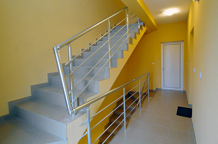 Amadeo-2 (Staircase)