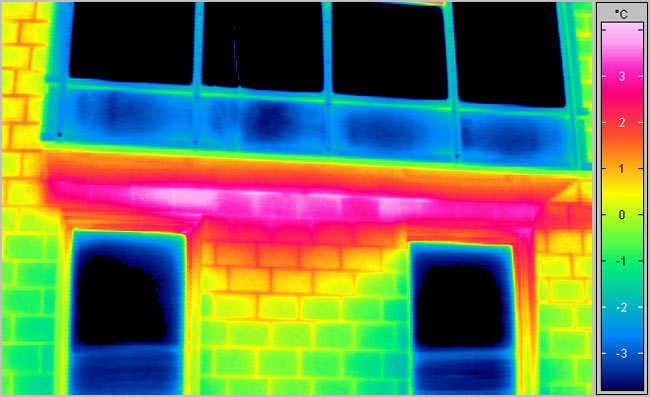 Infrared thermographic view of a leaking balcony caused by a thermal bridge