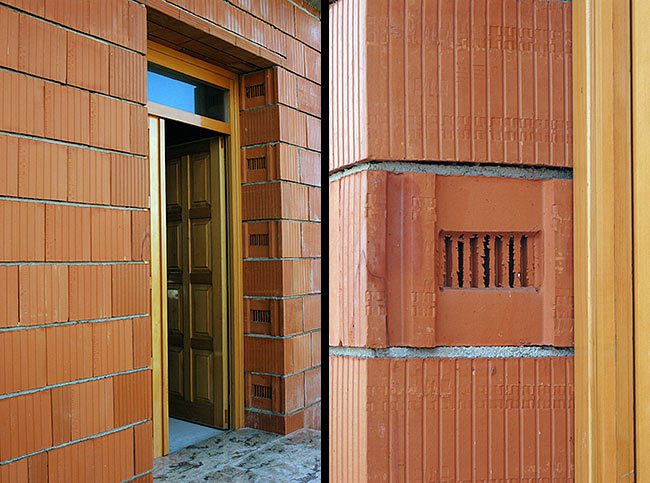 POROTHERM demo house door