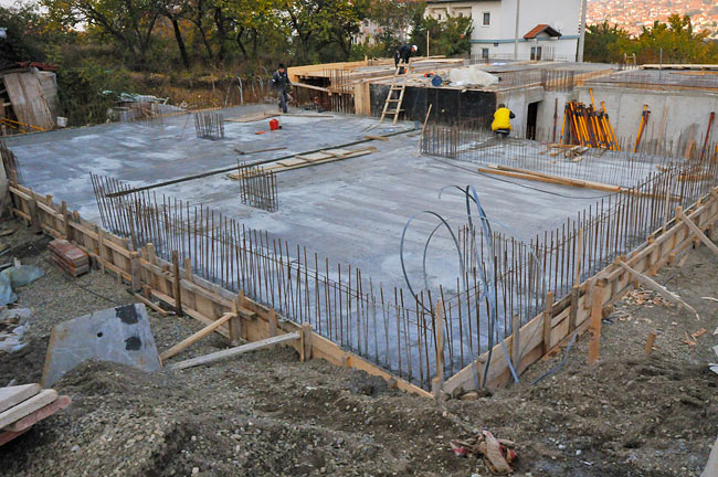 The armed concrete base slab of the second part of Amadeo II (A3)