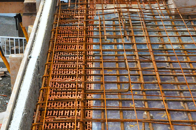 Detail of the outer edge insulation of the slab
