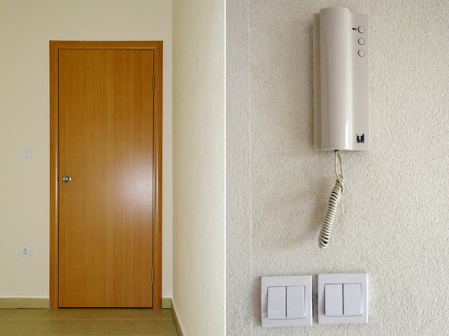 Interior door and interphone in Amadeo II