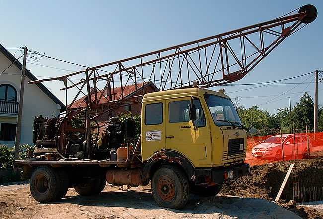 GEOID drilling rig arrived on Amadeo's land