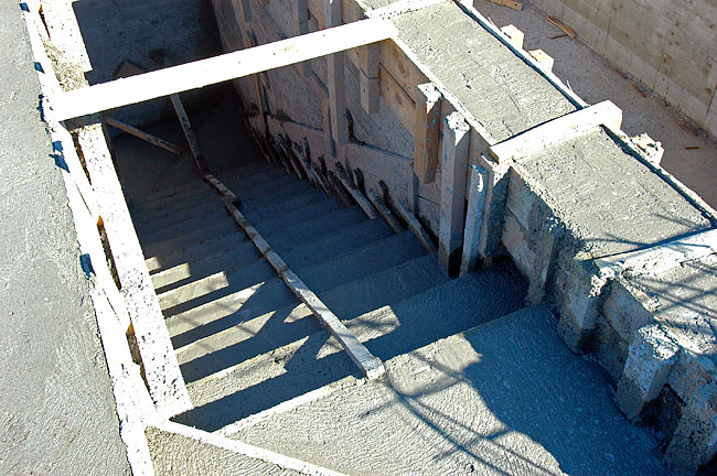 Amadeo A2 stepenice koje vode iz parkinga u prizemlje