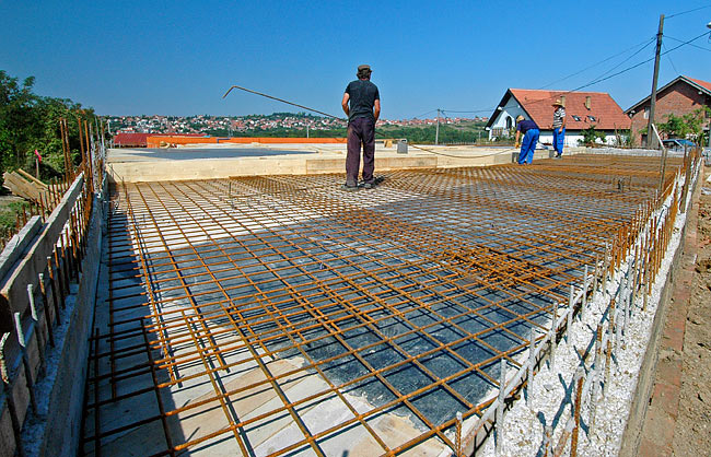 First layer of reinforcement on the lower part of the slab