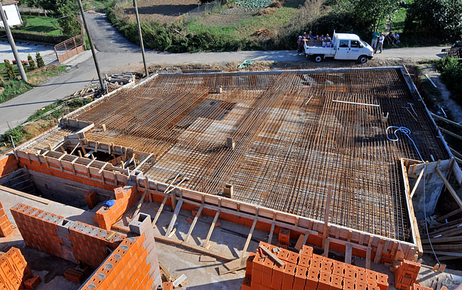 A beautiful view, from above Amadeo, of the slab ready for concrete