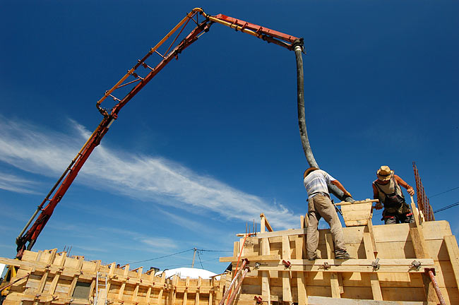 Pouring MARMIL inženjering concrete into Amadeo's armed concrete walls - 04