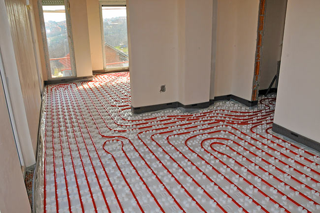 Installation of the underfloor heating loops in double spiral - 2