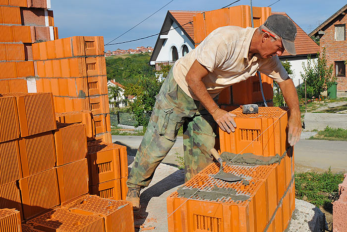 Building one external wall of Amadeo with POROTHERM 38