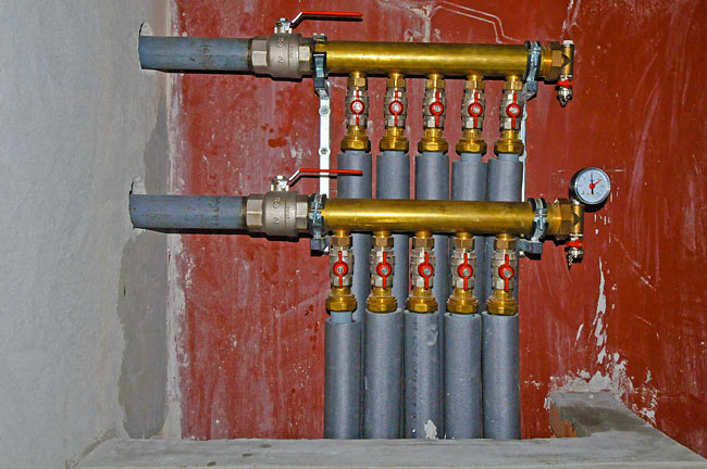 Connecting the manifolds to the heat pump
