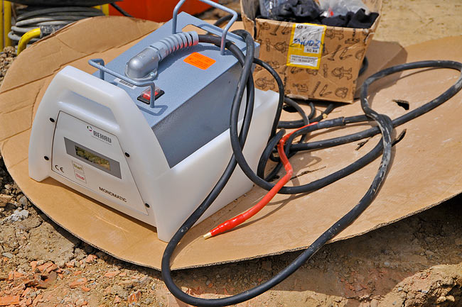 Električni generator i kontrolni uređaj za elektrofuziju fitinga