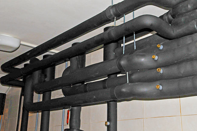 Distribution pipes once insulated