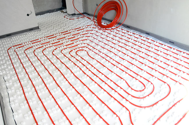One underfloor loop being installed in one apartment in Amadeo II