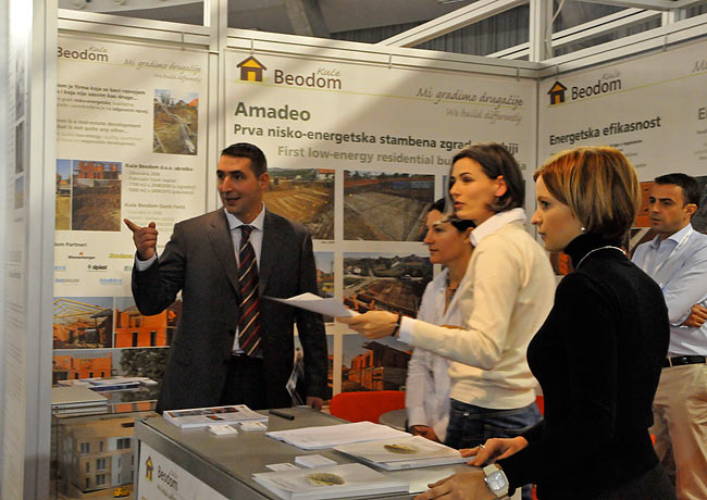 Minister Oliver Dulić visits Kuće Beodom stand