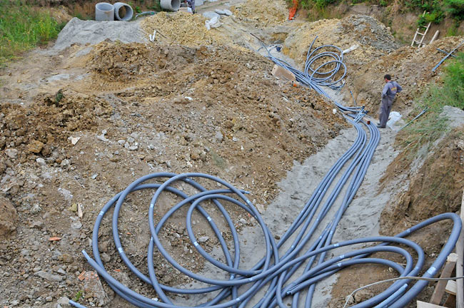 Gathering of the pipes connecting the geothermal probes