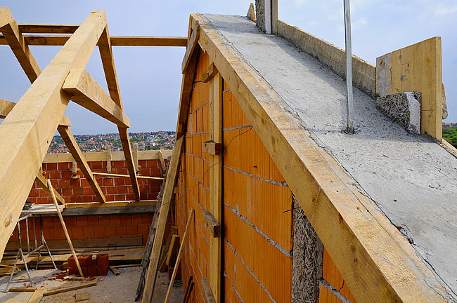 The concrete finition of the gable wall on one side