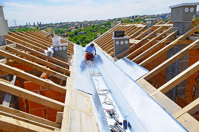 Postavljanje lima na spoju krova