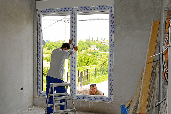 Ugradnja jednog prozora na Amadeu II