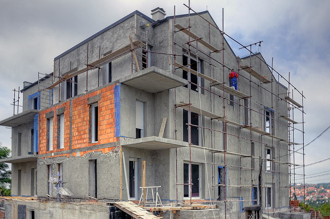 Perlite facade being done on Amadeo II