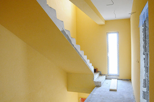 Staircase in Amadeo II with the painting work finished - 2.
