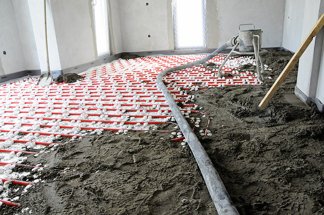 Screed being made in one apartment of Amadeo II