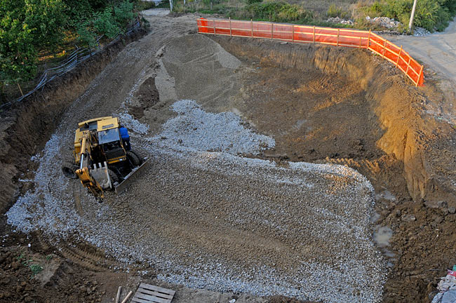 Spreading coarse stones on Amadeo II upper part - 03