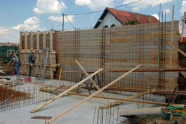 Postavljanje oplate (šalovanje) za armirano betonski zid - 01