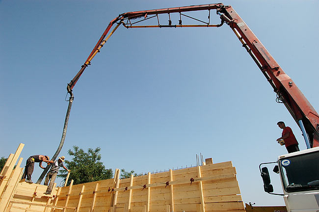 Workers pouring concrete, MARMIL inženjering concrete pump and the operator of the pump - 01