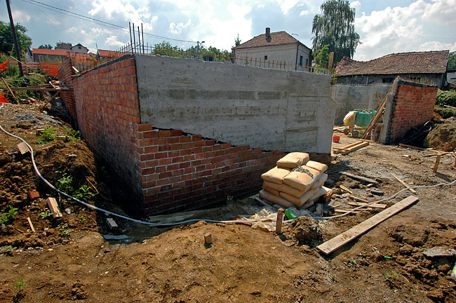 Amadeo underground parking waterproofing protective wall 1