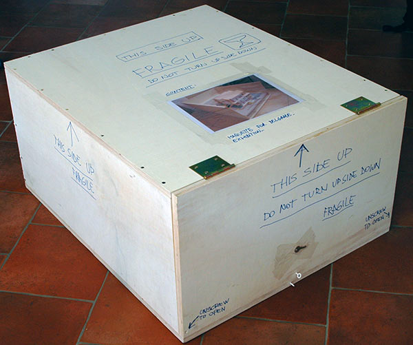 Amadeo maketa u kutiji za transport