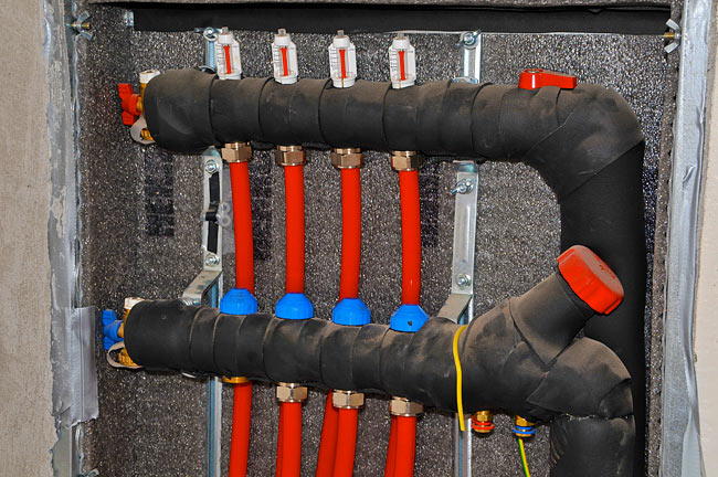 Closeup on the 2 manifolds for incoming and outgoing water