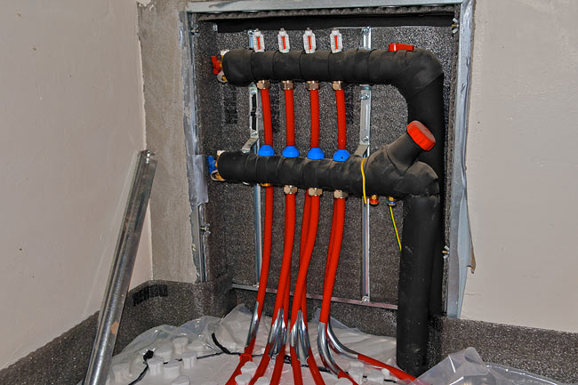 Underfloor heating loops connected to the manifold