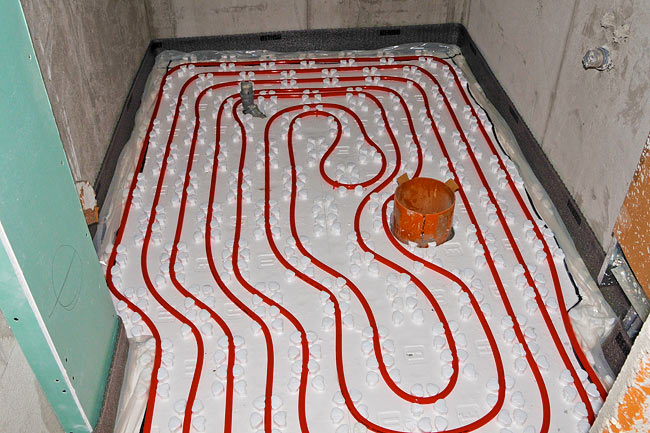 Installation of the underfloor heating loops in double spiral - 3