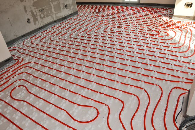 Installation of the underfloor heating loops in double spiral - 1