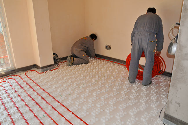 Installation of an underfloor heating loop - 3