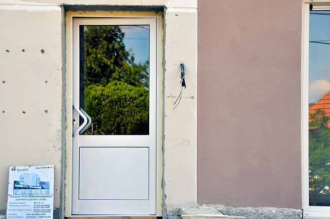 Building entrance door