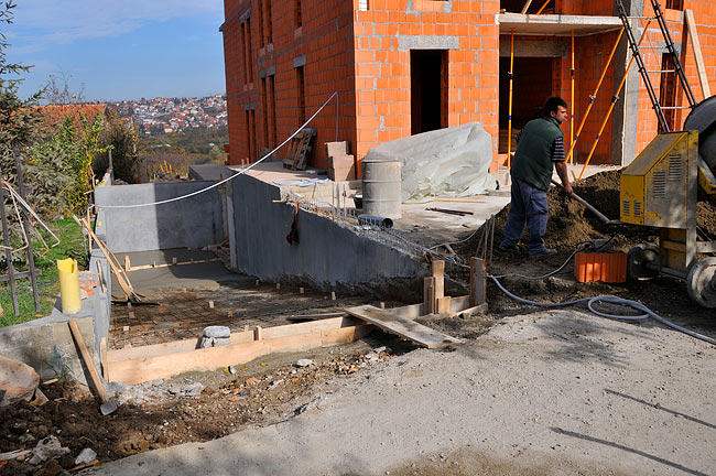 Nalivanje betona na Amadeo-A1 rampu