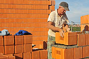 Raising walls of Amadeo's ground floor with POROTHERM