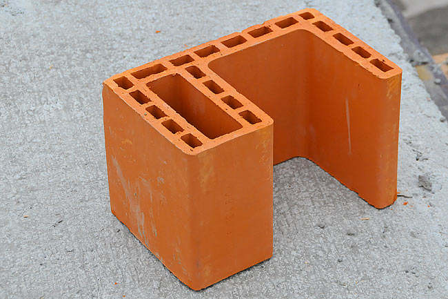 Klimabloc corner element for corner of walls with Klimabloc 38